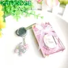 50pcs Baby Girl Girl Choused Favors Pink Carriage Key Chains na caixa de presentes Recém