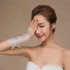 Offre spéciale sans doigts dentelle gants de mariage mode blanc gants de mariée avec anneau Bracelet mariée robe de mariée gant