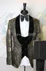 Skräddarsydda Groomsmen Peak Satin Lapel Groom Tuxedos guld och svarta män passar bröllop bästa man blazer (jacka + byxor + slips + väst) L609