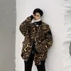 Masculino para baixo Parkas 2022 Leopard Print Casat espessando jaqueta de neve de cordeiro solta roupas de algodão cinza/marrom em uma pêlo quente kare22