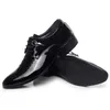 メンズ尖ったつま先のドレスイタリアの特許革の靴男のウエディングドレスシューズ2020ワニの皮の靴