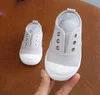 Baby Hanvas Shoes Дети начало Обувь младенческая мягкая подошва открытый повседневная обувь детский сад одиночная ткань мода противоскользящие спортивные кроссовки B6000