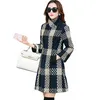 Wild Women's High Quality Fashion Medium Lång tjock Woolen Coat Höst Vinter Ny Koreansk Slim Krage Plaid Tweed Tweed Coat