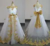 2020 Złote Cekiny Koronki Koronki Biały Kwiat Dziewczyna Suknie Dla Wedding V Powrót Krótki Rękaw Beteau Layers Princess First Communion Dress Pagewant