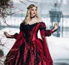 2021 gotisk sovande skönhet prinsessa medeltida röd och svart bollklänning bröllopsklänning långärmad spets applikationer viktorianska brud go1467084