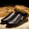 Män Läder Skor Slip på Svart Skor Real Leather Loafers Mens Moccasins Skor Italienska Designer Loafers Trend