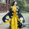 Femmes vêtements anciens Studio thème photographique Costume impératrice princesse Tang dynastie royale exécutant une longue robe broderie Suzhou