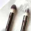 Sablier Éclairage ambiant Modifier Pinceau de maquillage en boîte à double extrémité multifonctionnel Visage Bronzer Surligneur Blush Poudre Pinceaux Cosmétiques Outil de Beauté Fourniture Haute