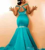 African Pea Prom klänningar Spets Applique Mermaid Straps V Neck Tiered Satin Sweep Train Custom Made Evening Party Gowns Plus Size 403
