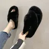 Gezellige Harige Slides Winter Vrouwen Huis Fuzzy Slippers Nepbont Mode Warme Thuis Schoenen Vrouw Slip op Flats Vrouwelijke Y200106 GAI