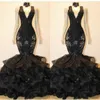 Trendy V-Neck Długa Mermaid Prom Dress Suknie z aplikacją Wzburzyć Tiers Organza Vestido de Fiesta Czarny Formalny Wieczór Nosić Sukienka Celebrity