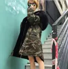 Garniture en fourrure de raton laveur noir somptueux Meifeng marque femmes manteau de neige fourrure de lapin noir doublé Camouflage shell longue parka