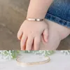 Personlig Baby Toddler Name Armband Bangle rostfritt stål Graverad hjärtblomma med bokstavsarmband barnanpassade smycken