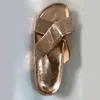 NouC حجر الراين النعال 2020 جديد أزياء المرأة شاطئ البرية زحافات مشرق الماس شقة أسفل في الهواء الطلق الصنادل للنساء أحذية