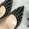 Envío Gratis Nude Patent Leather Rivet Spikes Dedos en punta Zapatos de tacones altos Mujeres Lady Zapatos de boda de cuero genuino Bombas Tacones de aguja