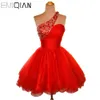 Billig kort fest klänning puffy kjol en-axel röd organza pärlstav cocktail klänningar