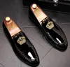 Luxo estilo real masculino bordado à mão padrão de corvo mocassins de designer exóticos moda marca casual vestido de noiva sapatos sapatos de baile de finalistas 38-45