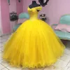 Gula Cinderella quinceanera klänningar plus storlek utanför axelbollen klänning tulle prom klänningar korsett söt 16 formell klänning