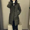 Winter Down Parka 여성 Konstan Long Coat 디자이너 후드 파카 여성용 따뜻한 야외 모피 칼라 코트 온라인으로 플러스 크기를 맞춤화합니다.