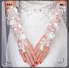 Moda-2017 Mais Luvas de casamento de cotovelo de renda chique com beading elegante luvas nupciais com acessórios de casamento sem dedos