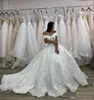 Elegant vit bollklänning Bröllopsklänningar Arabiska Dubai Style Lace Appliques Court Train Off Shoulder Bridal Gowns Formell Vestidos de Soiree