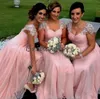 Country Dusty Rose Bridesmaid Dresses Cap Sleeves Golvlängd Chiffon Backless Long Beaded Lace Prom Gowns Robes de Demoiselles d'Honneur