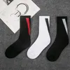 Big V Letter Streetwear Harajuku Men Socks Skateboard katoensokken Hip Hop Casual Dress Sock voor heren 3Pairlot7547880