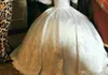 Nouvelle robe de bal de princesse une ligne robes de mariée en V couche appliques en dentelle à manches longues en satin de mariée vestide de robe formelle de novia de novia pour la mariée