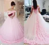 2019 novo vestido de bola rosa vestidos Quinceanera com flores artesanais Tulle Off the ombro Floral Sweep Train personalizado