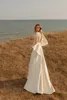 A Line Wedding Dresses Jewel Neck Long Sleeve Appliques Beads Satin Plus Size Wedding Dress Sweep Train Robes De Mariée