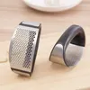 Handleiding Knoflook Press Rocker met Handvat Rvs Knoflook Crusher Squeezer Slicer Minner Chopper Keuken Gadget Tool WCW763