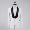 Nowa Moda White Groom Tuxedos Groomsmen One Button Szal Kołnierz Najlepszy Mężczyzna Garnitur Męskie Garnitury Męskie Garnitury (Kurtka + Spodnie + Kamizelka + muszka)