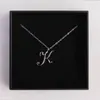 Minimalistyczna angielska nazwa Początkowa alfabet k łańcuch Naszyjnik Mały list monogram Monogram Charm Metal for zaręczyny Kobieta MOT7136134