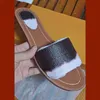 Nowy luksusowy designerki Slipper Sandals Lady Fashion Classic alfabetyczny wzór zwykły piaszczysty klapki płaski rozmiar 34-42