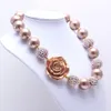 Collana robusta per bambini con fiori di rosa, perle di perle color oro, collana robusta con perline di gomma da masticare, gioielli per bambini per bambine