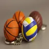 100pcs / lot New PVC Mini Basketball Nyckelringar Plast Volleyboll Nyckelringar för gåvor