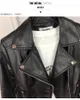 Kvinnors PU-läderjackor Zip Rivet Punk Motorcykel Biker randig paljett med lapel-hals Slim Woman's Coats skarvade korta ytterkläder WP023