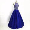 Royal Blue Prom Homecoming Robes A-ligne Halter Décolleté Keyhole Dos Nu Or Perlé Cristal Satin Robes Longues Tenue De Soirée Formelle Pas Cher