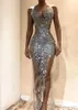 UPS Wunderschöne silberne Meerjungfrau-Abschlussballkleider 2022 Sexy durchsichtige Pailletten-Mieder-Split-lange Abendkleider für Damen nach Maß