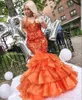 2019 Orange Halter Prom Klänningar Sequins Mermaid Tiered Organza Kjol Golv Längd Sequins Appliqued Plus Size Custom Made Long Afton Kappa