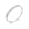 Chaîne de bracelet de modèle de luxe creux réglage CZ blanc plaqué or bracelet de fiançailles pour les femmes accessoires de cadeau de mariage
