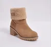 Kobiety Snow Booties Winter Suede Half Boot Długie Buty Klasyczne Czarny Szary Moda Dziewczyna Buty Tanie Chunky Obcasy Buty Hot Metallic Szalik