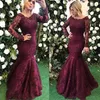 Burgunderrote elegante Abendformelle Kleider 2019 Perlen Spitze Bateau Illusion Langarm Bräutigam Kleid für die Brautmutter Formelles Party-Spitzenkleid