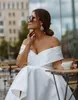 Robes de mariée simples longueur thé hors de l'épaule blanc ivoire satin Aline robes de mariée courtes plage grande taille vêtements de mariage pas cher 5287963070