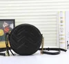 Hot Luxury Classical Round Väskor Med Guldkedja Skulderväska Fashion G Kvinnor Berömd Designer Flap Messenger Bag Quilted Handväska Party Purse