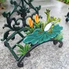 Attrezzatura per supporto per tubo da giardino in ghisa Rana su foglia di loto Appendiabiti decorativo da parete Supporto per prato Decorazione antica per la casa