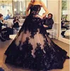 Lace Appliques Ball Gown Evening Dress Strapless Ärmlös Svart Och Naken Prom Lycklar Vestido Largo de Fiesta