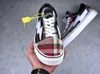 New Revenge x Storm Pop Old Skool Designer Cavnas Sneakers Donna Uomo Low Cut Skateboard Rosso Blu Bianco Nero Scarpe casual