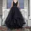 Black Lace Gothic Wedding Dresses V Neck Lace Top Fancy Tulle kjol A Line Sweep Train Vintage 2020 Nya brudklänningar Anpassa259f