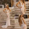 2022 Berta Mermaid 웨딩 드레스 V 목 Backless 레이스 Appiqued Beach Sexy Bridal Dresses